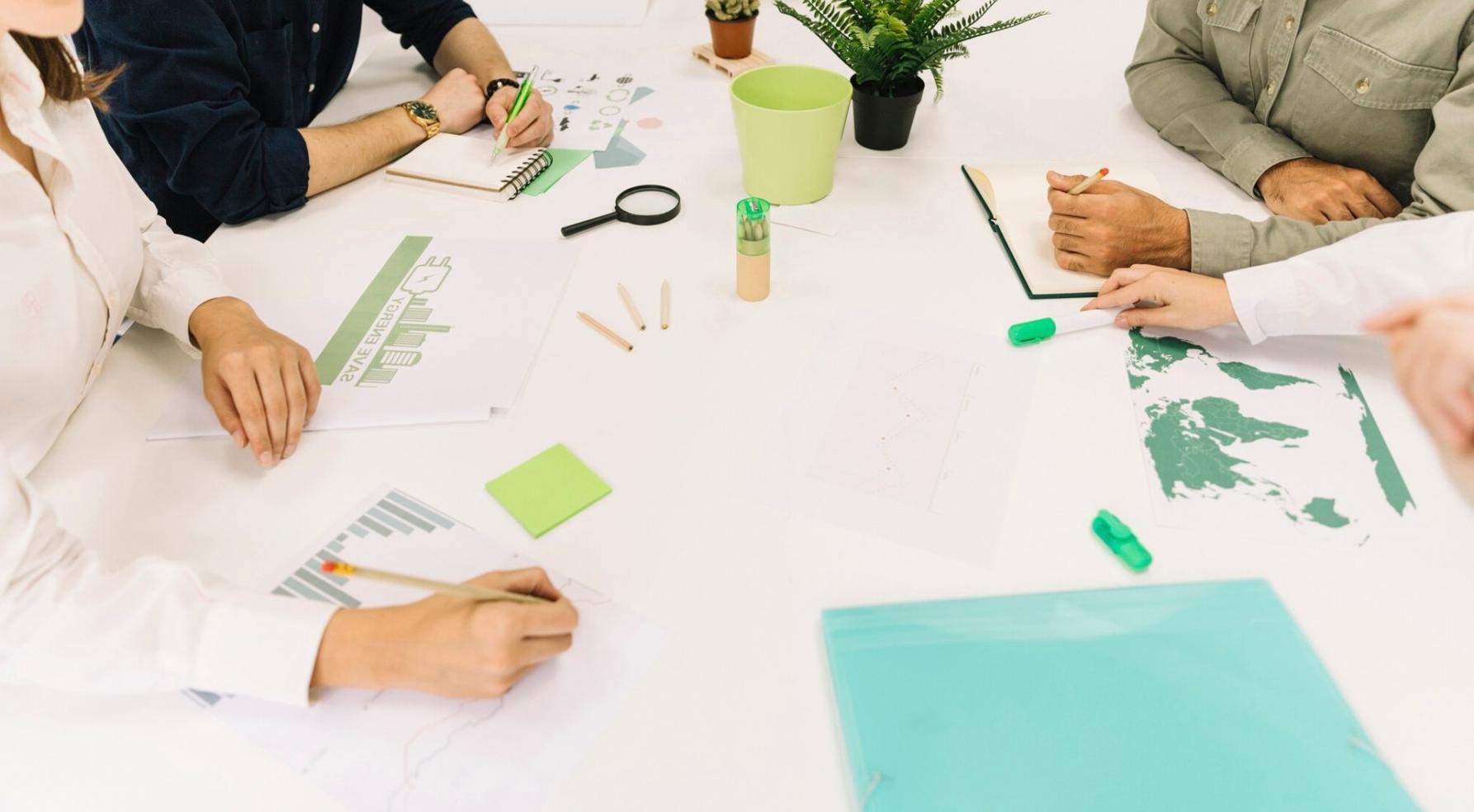 Analyse de graphiques financiers lors d'une session de formation